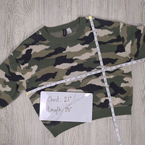 Divided By H&M Women’s Large Cropped Camo Green Pullover Sweater - Picture 7 of 7